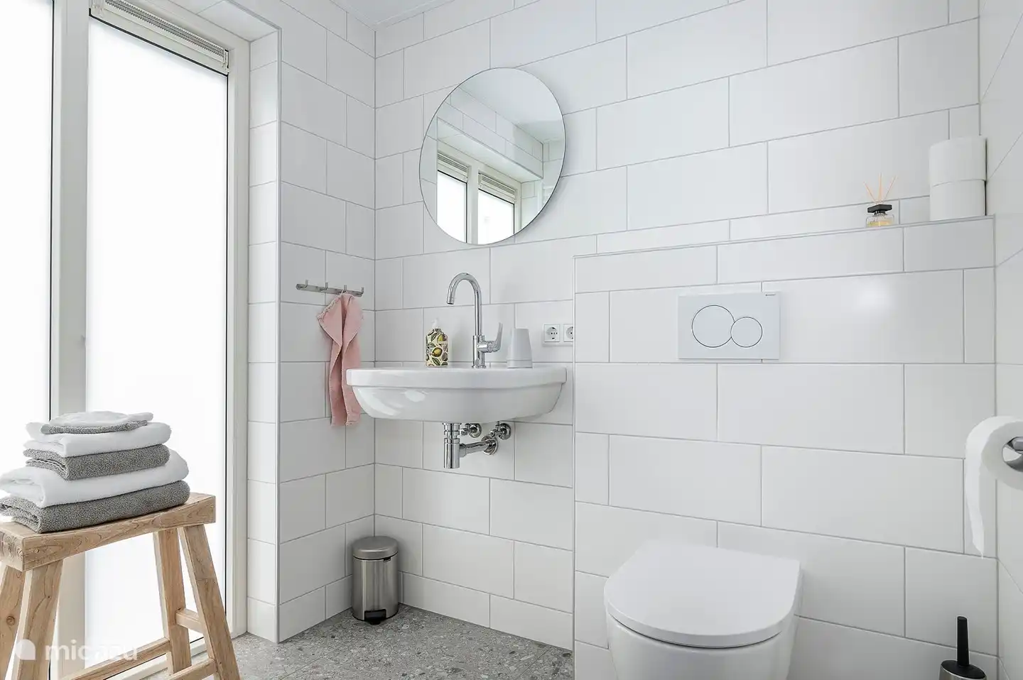 Toilette und Waschbecken Ferienhaus 2bijZee