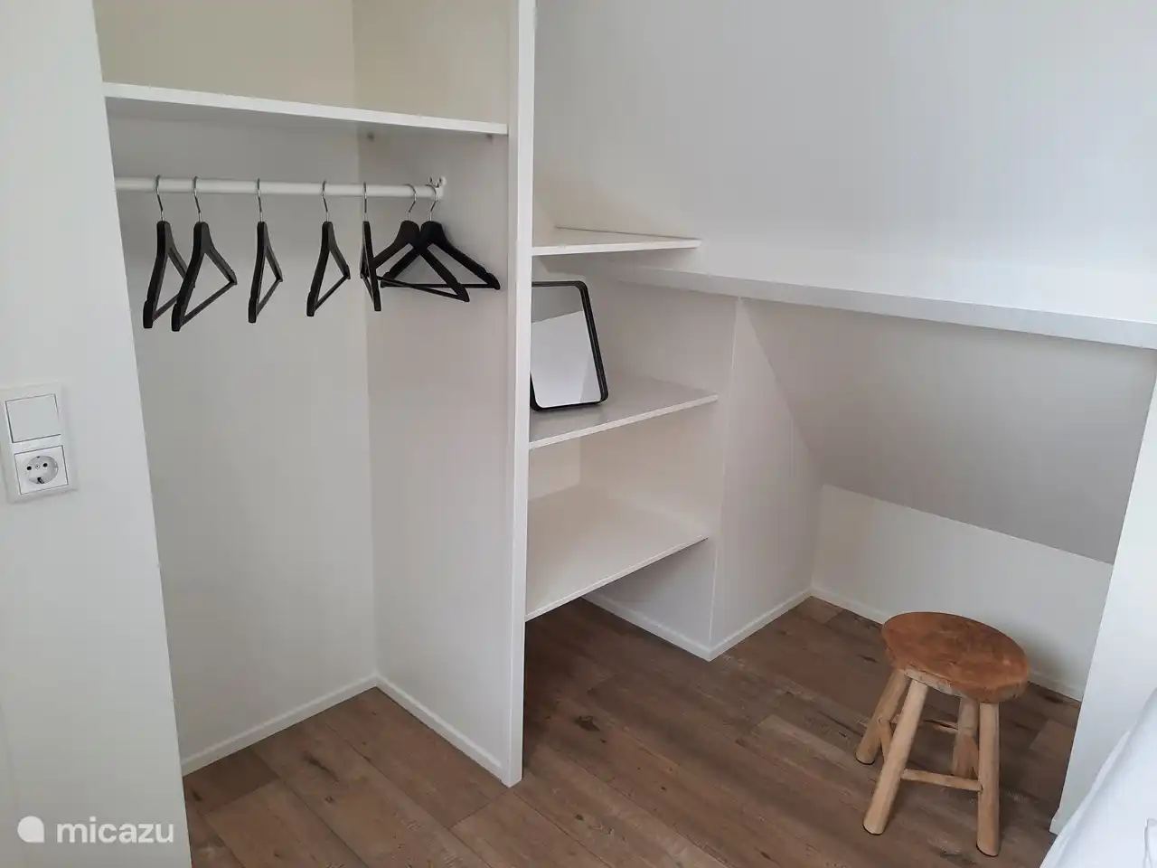 Abschnitt zum Aufhängen und Verlegen von Kleidung