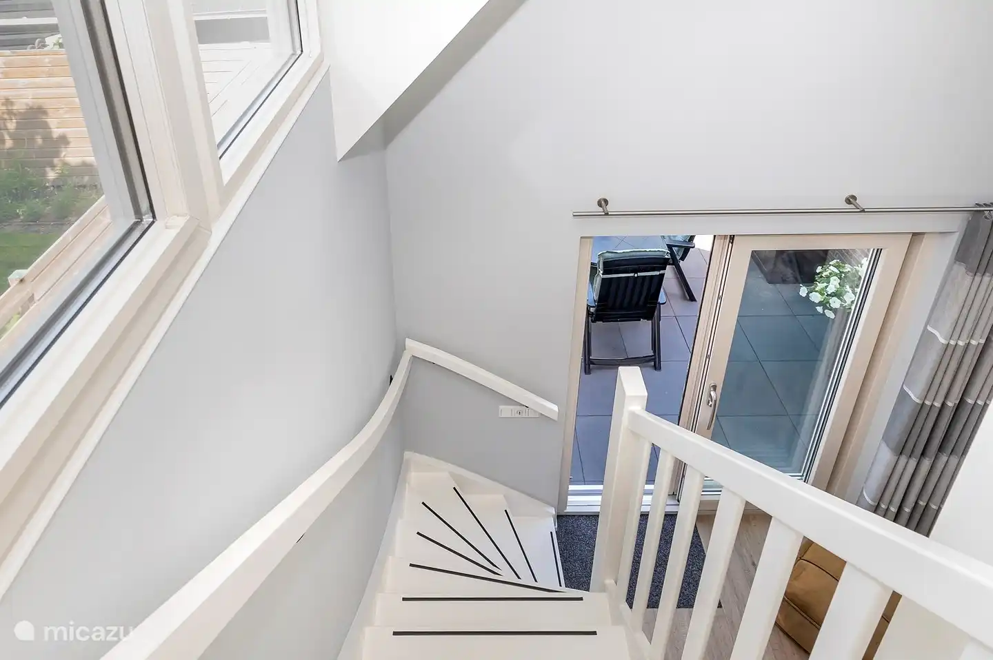 Blick nach unten vom Schlafzimmer des Ferienhauses 2bijZee