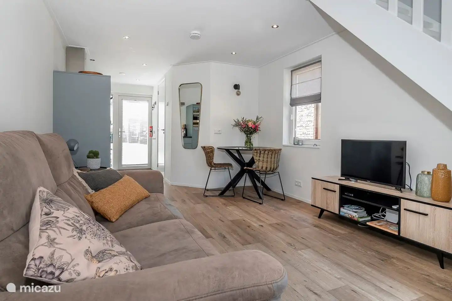 Fernseher mit Schrank Ferienhaus 2bijZee