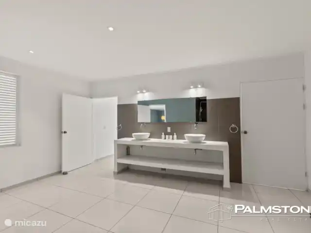 Villa familiar de lujo Grey Noble con vistas al mar en Curazao, Banda Arriba (este), Jan Thiel - villa primer baño perteneciente al dormitorio principal