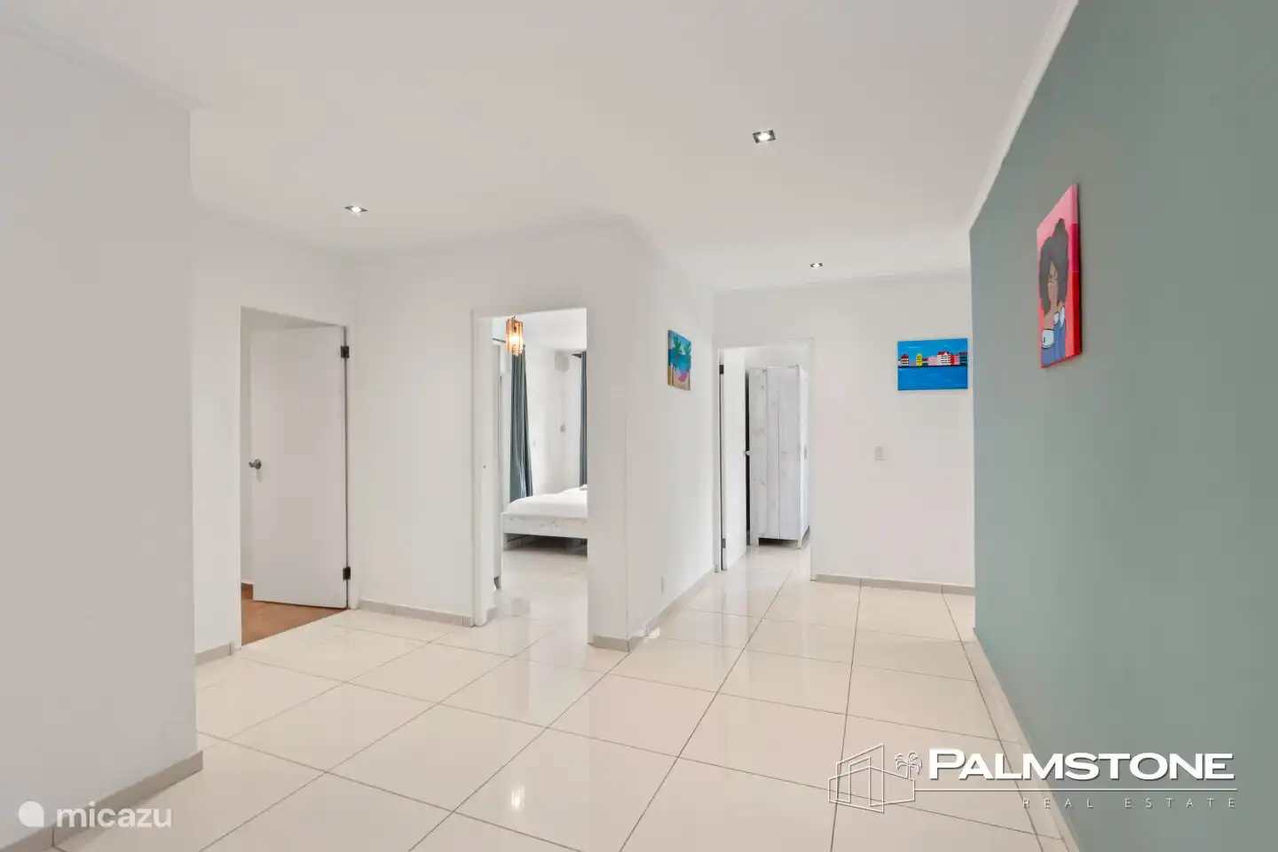 gang beneden met nog 3 slaapkamers, wasruimte en badkamer