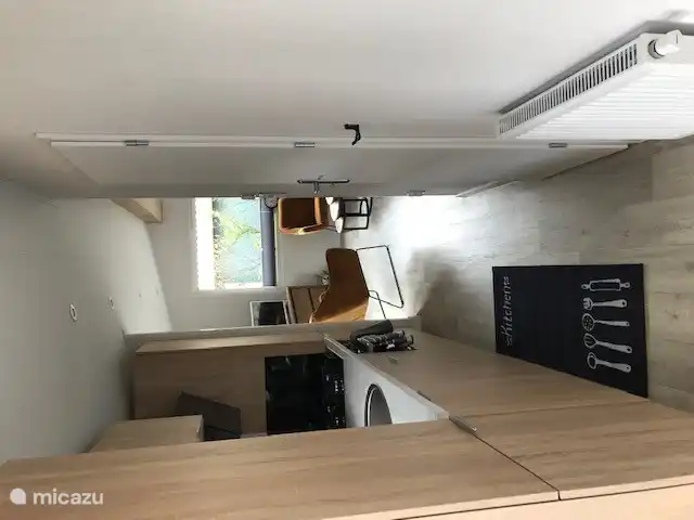 Keuken voorzien van diverse inbouwapparatuur 