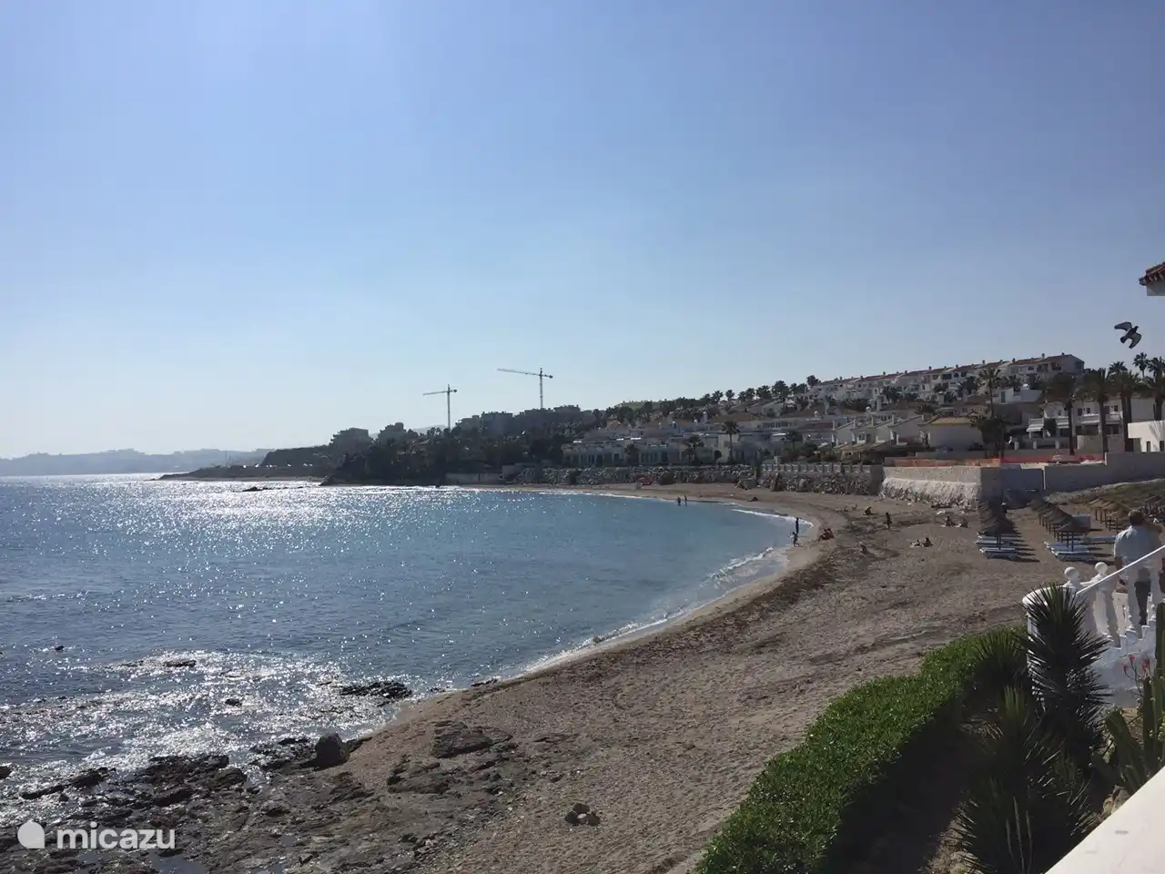der Sandstrand in 5-7 Minuten zu Fuß