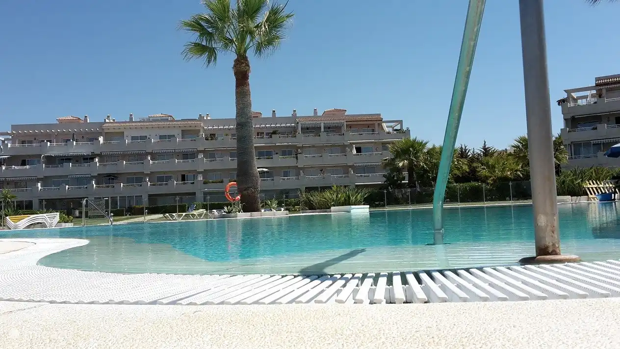 1 von 2 Swimmingpools. Der Top-Pool bleibt das ganze Jahr über geöffnet