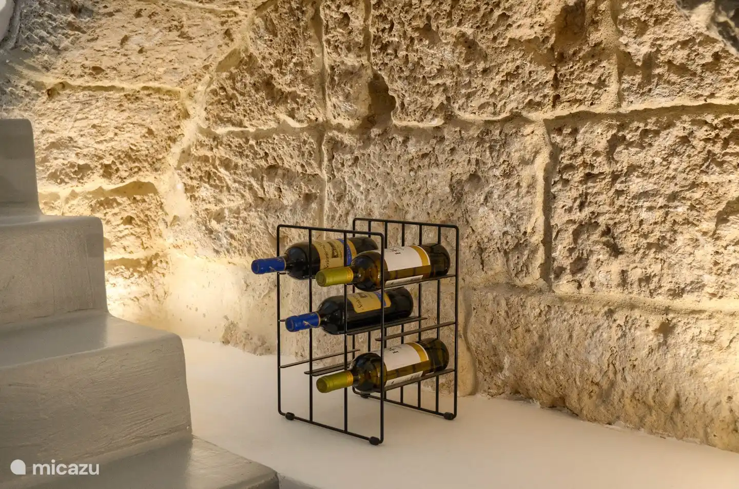 Se han incluido muchos detalles bonitos y aut&#233;nticos en la casa. Como este hermoso nicho de Tosca. Esto sol&#237;a ser la cocina.