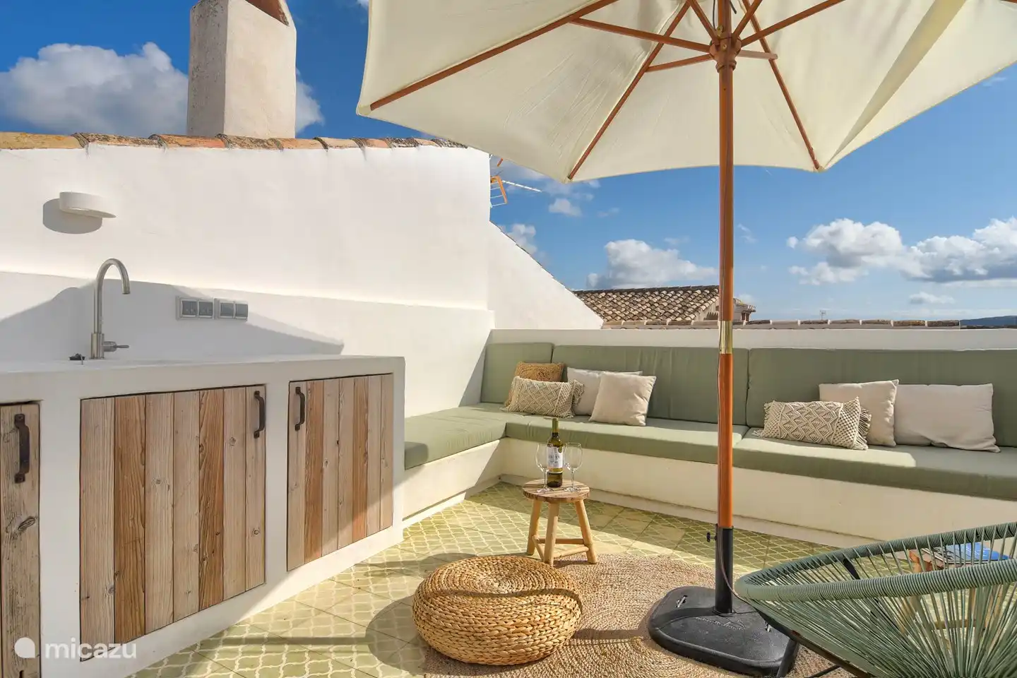 Preciosa terraza en la azotea para las c&#225;lidas tardes de verano y las suaves tardes de invierno.