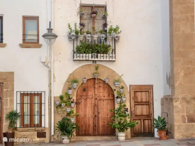 Casa En Grenyo huren in Spanje, Costa Blanca, Jávea - stadswoning Vanuit Casa En Grenyo loop je zo naar terrasjes, restaurants, supermarkten en winkels.