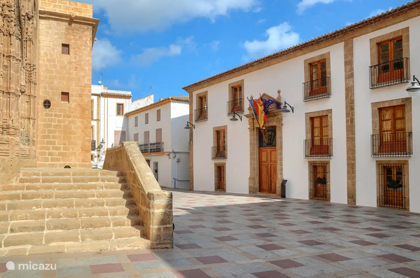 Desde Casa En Grenyo se puede ir andando a terrazas, restaurantes, supermercados y tiendas.