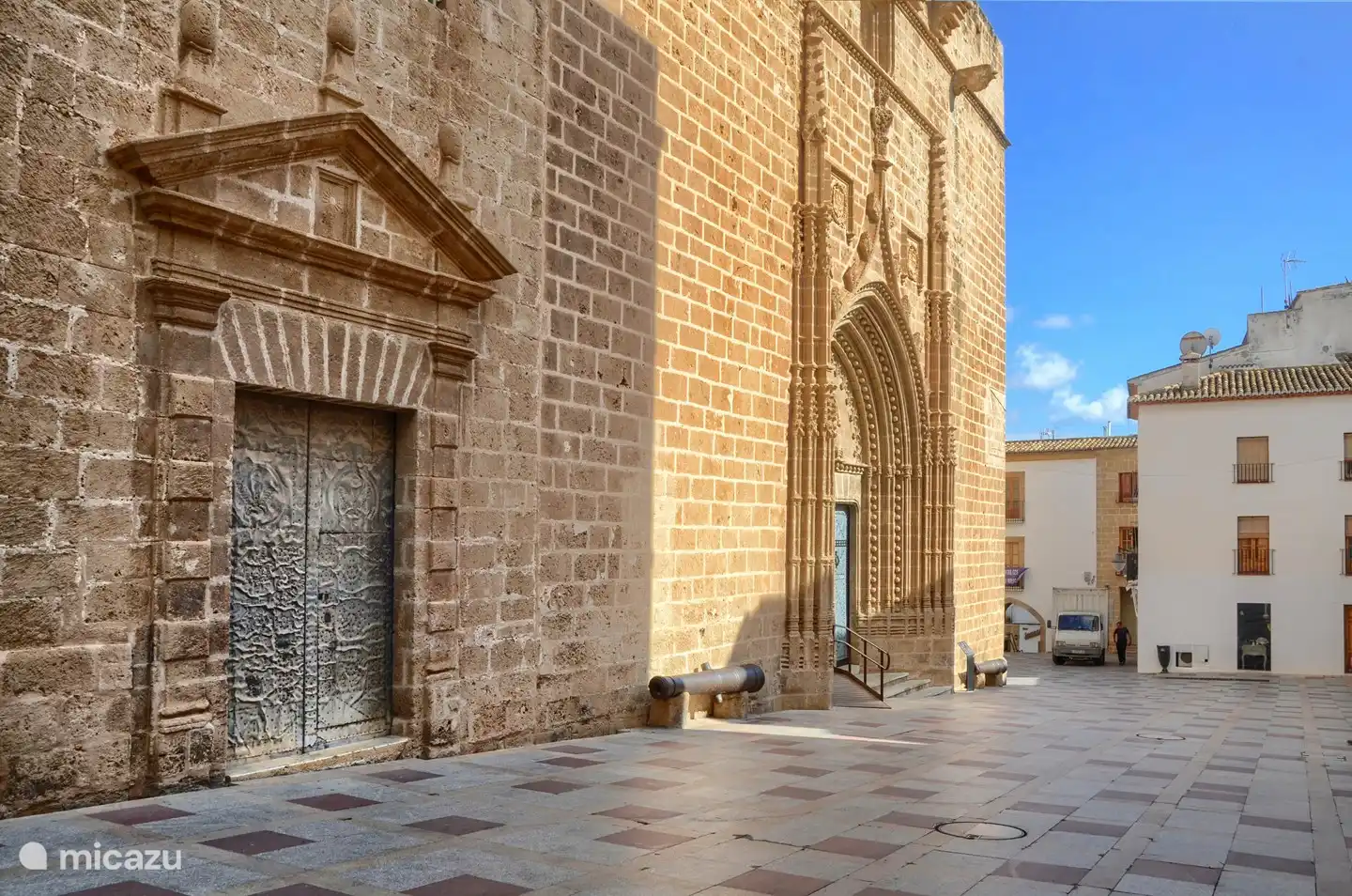 Desde Casa En Grenyo se puede ir andando a terrazas, restaurantes, supermercados y tiendas.