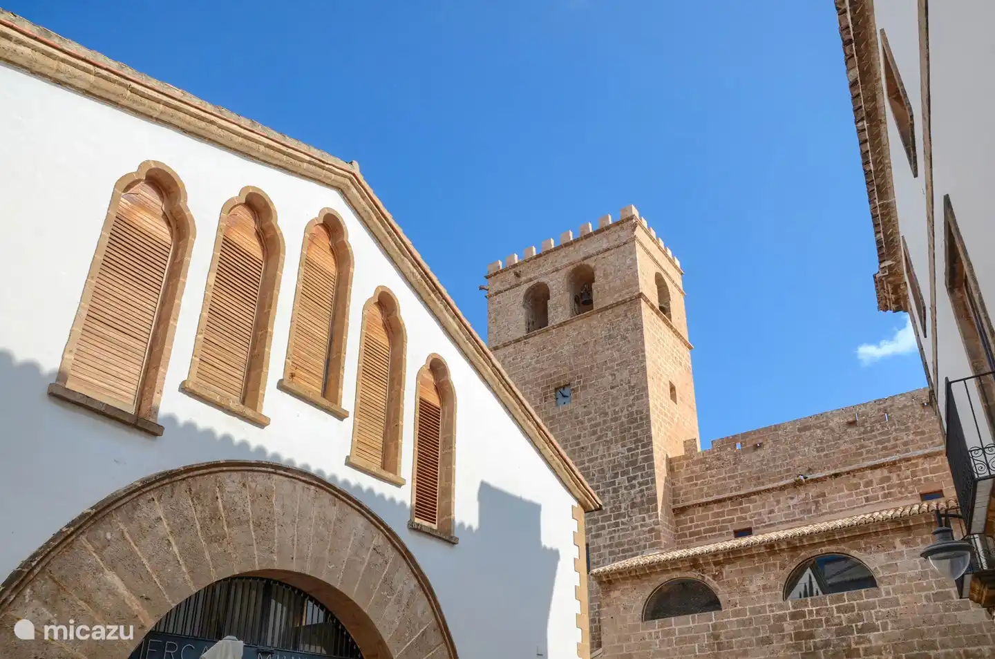 Desde Casa En Grenyo se puede ir andando a terrazas, restaurantes, supermercados y tiendas.
