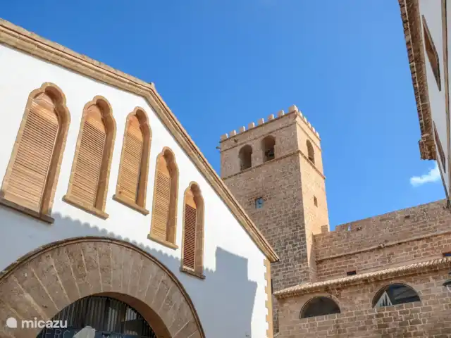 Casa En Grenyo huren in Spanje, Costa Blanca, Jávea - stadswoning Vanuit Casa En Grenyo loop je zo naar terrasjes, restaurants, supermarkten en winkels.