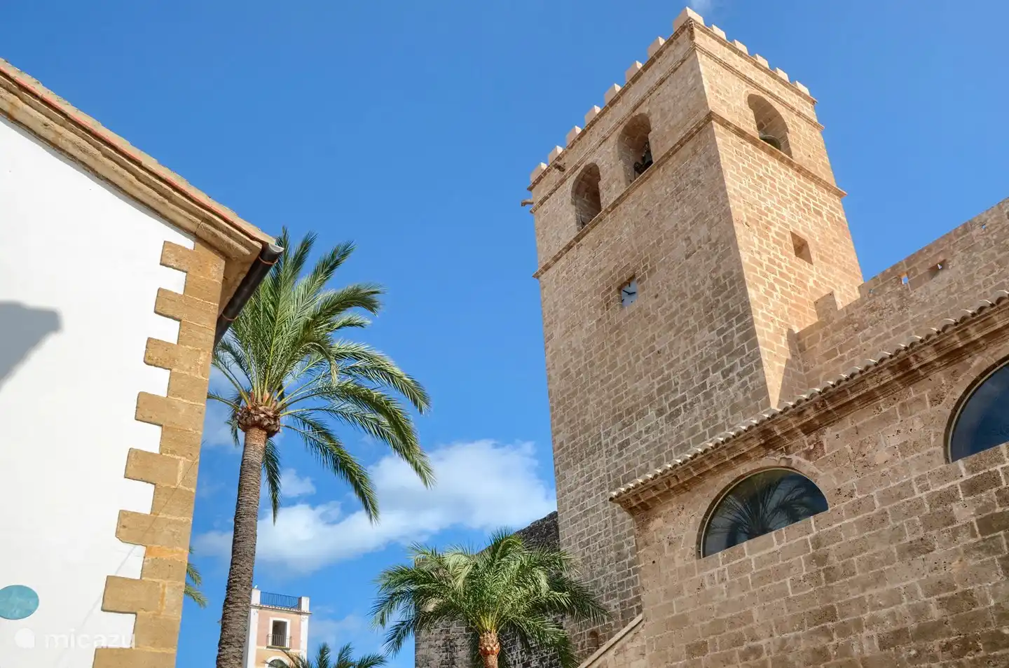 Desde Casa En Grenyo se puede ir andando a terrazas, restaurantes, supermercados y tiendas.