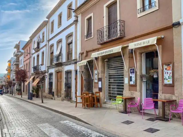 Casa En Grenyo huren in Spanje, Costa Blanca, Jávea - stadswoning Vanuit Casa En Grenyo loop je zo naar terrasjes, restaurants, supermarkten en winkels.