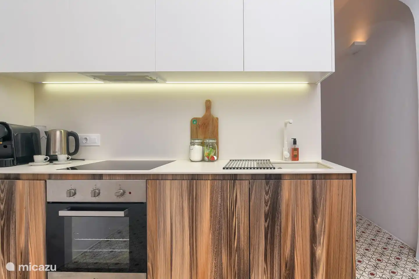 Cocina totalmente equipada con lavavajillas, horno, frigor&#237;fico, vajilla, cuberter&#237;a, sartenes, Nespresso, tetera.