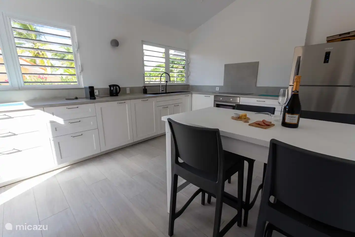 Voll ausgestattete Küche