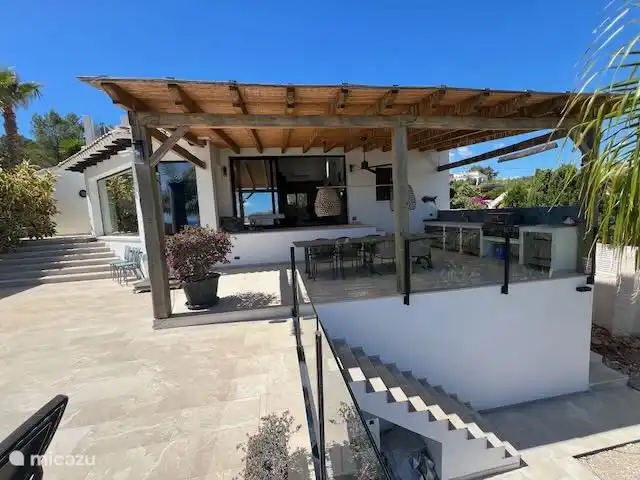 Schattige Mahlzeiten im Freien