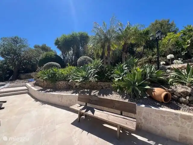 Schön angelegter Garten