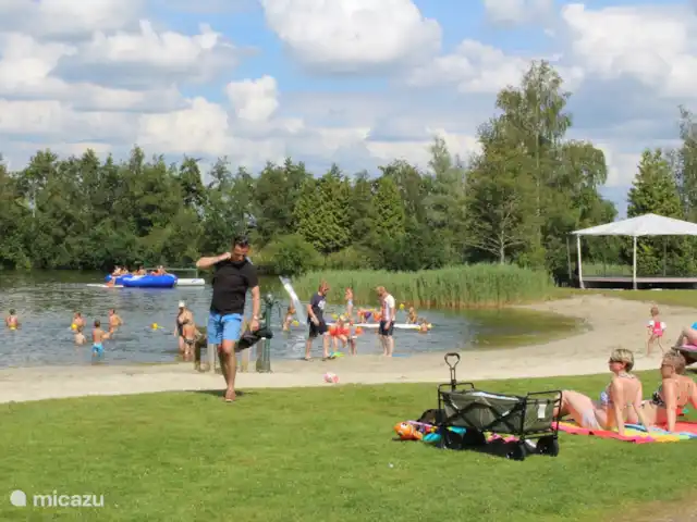 vakantiehuis huren in Nederland, Friesland, Sint Nicolaasga – De Zonnewijzer Heerlijke zwemvijver - voor groot en klein -  
op het park.