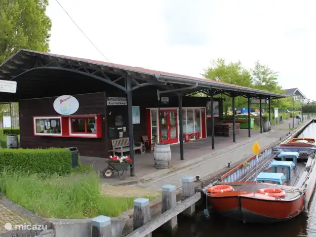 vakantiehuis huren in Nederland, Friesland, Sint Nicolaasga – De Zonnewijzer Terherne , afvaart Kameleon boot