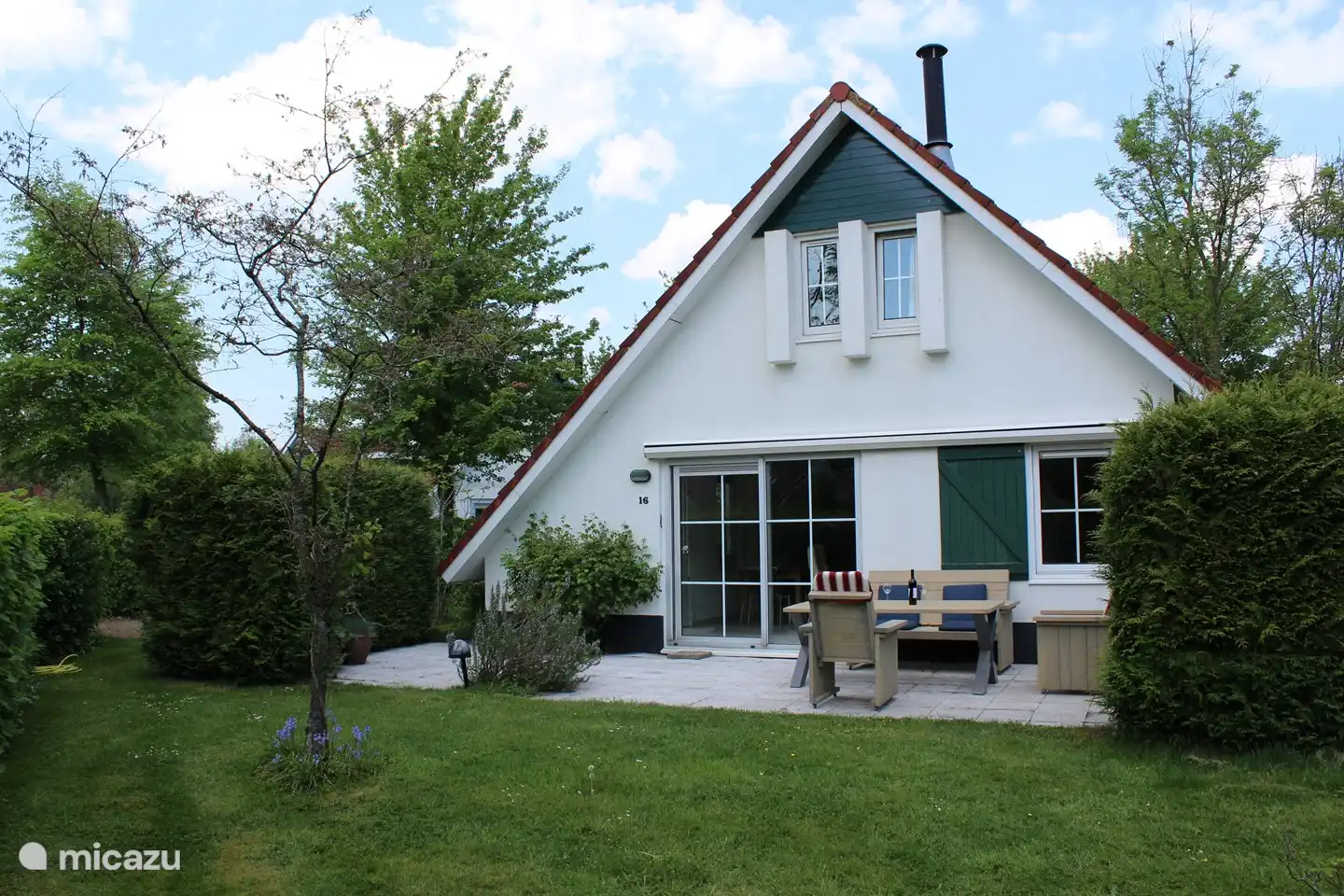 Herrlich geräumige und möblierte Terrasse in Südlage.