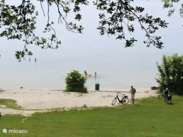 vakantiehuis huren in Nederland, Friesland, Sint Nicolaasga – De Zonnewijzer Uitzicht vanaf terras 't Mar