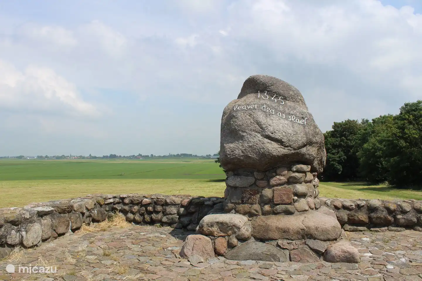 Rote Klippe (in der Nähe von Warns)