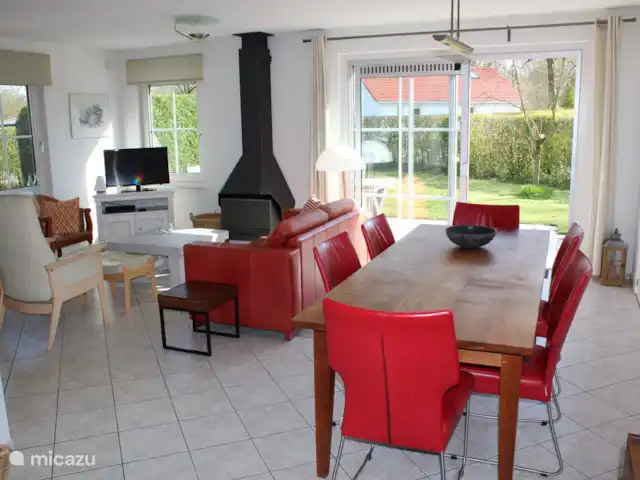 vakantiehuis huren in Nederland, Friesland, Sint Nicolaasga – De Zonnewijzer Huiskamer/Eettafel