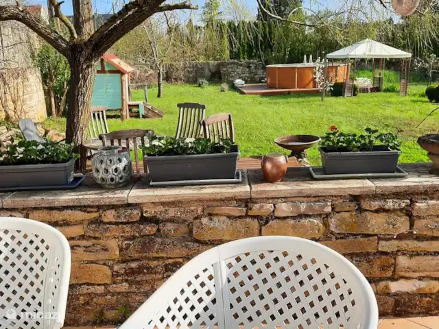 Le Tilleul | France, Côte-d'Or, Bissey-la-Côte - maison de vacances Maison d'enfants en bois pour les plus petits et la piscine de 4 x 5 mètres pour toute la famille.