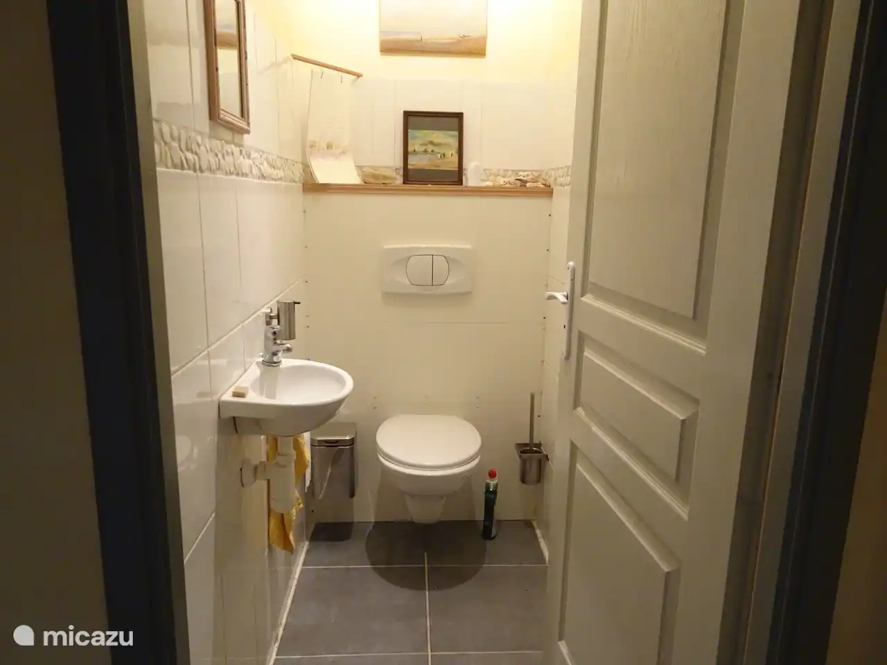 Die Toilette im Erdgeschoss