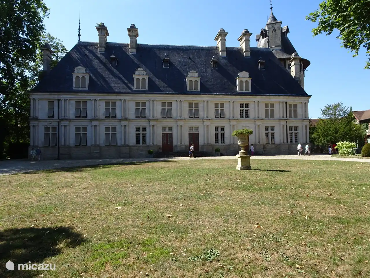 Dieses Schloss aus dem 14. Jahrhundert befindet sich in Montigny sur Aube. Harry Truman (späterer Präsident von Amerika) blieb während des Ersten Weltkriegs dort.
Nach vorheriger Reservierung besteht die Möglichkeit, im wunderschön angelegten Garten spazieren zu gehen und zu speisen.