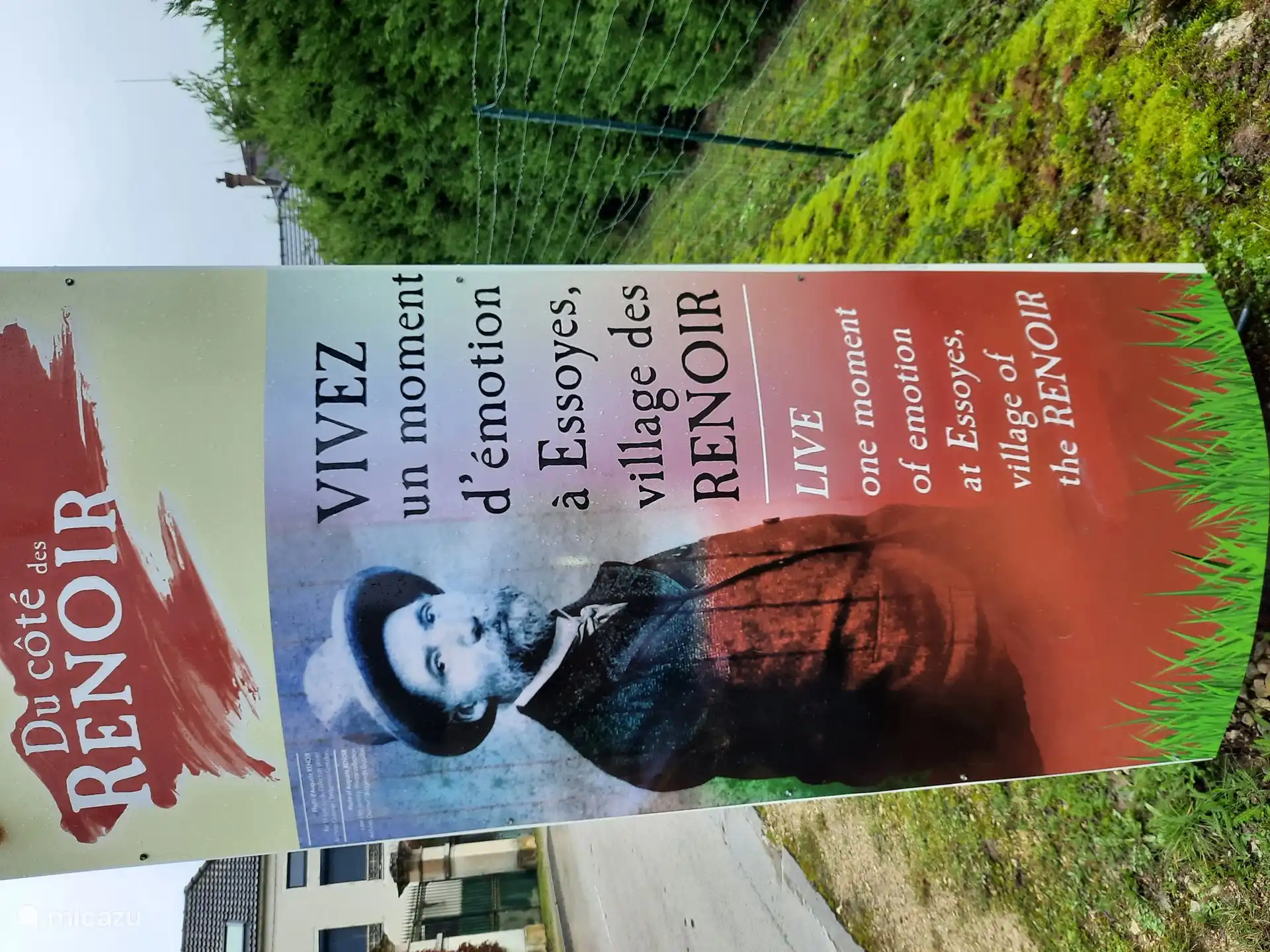 Das Dorf Essoyes in der Aube ist untrennbar mit der Arbeit von Pierre-Auguste Renoir verbunden, der ab 1881 alle seine Sommer hier verbrachte. In dem charmanten Dorf wurde ein Rundgang angelegt, der vom Museum, seinem Haus, seinem Atelier und dem Friedhof, auf dem er mit seiner Familie begraben liegt, ausgeht.