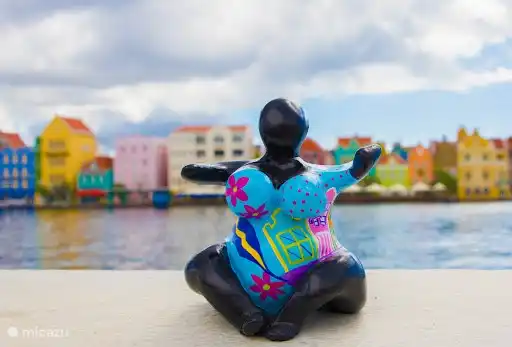 Paint your own Chi-Chi! Just 5 minutes away is the world famous atelier