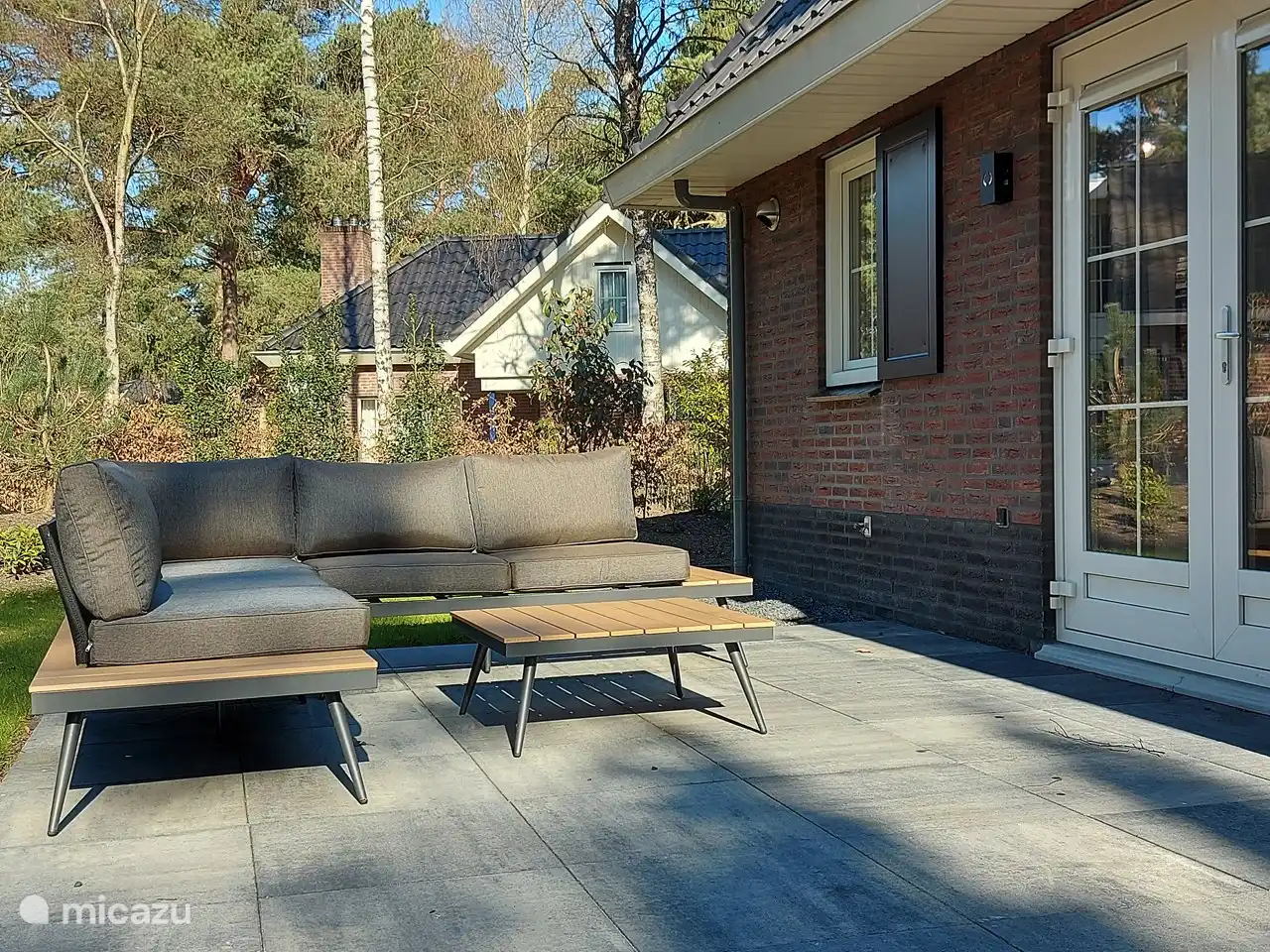 Bonito juego de salón.