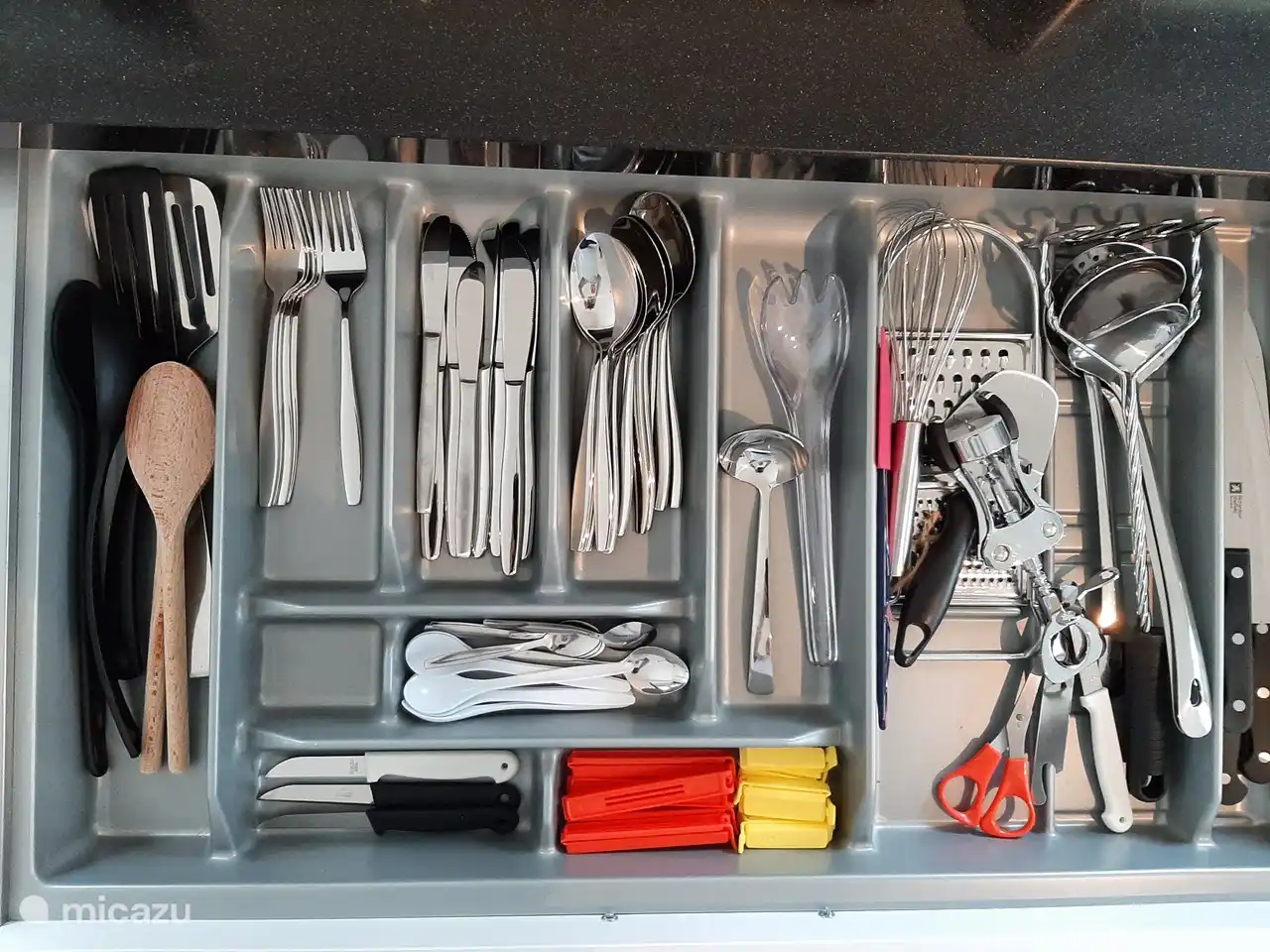 Cajón para cubiertos de cocina