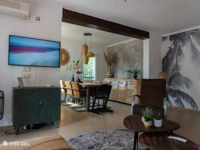 Villa-Alegria | Espagne, Costa Blanca, Benissa - villa Salon avec nouvelle télévision intelligente, diverses applications et armoire Chrome disponibles pour regarder la télévision néerlandaise