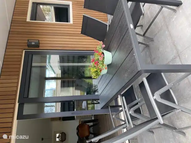 Großzügige Schiebetüren zur Terrasse