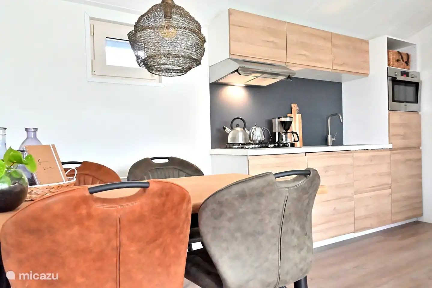 Sitzbereich und Küche