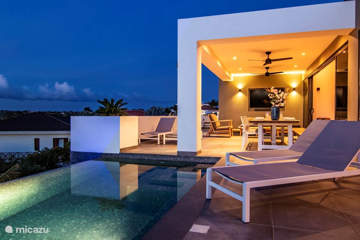 Rent Ocean Sunset Villa In Blue Bay, Curacao-Middle. | Micazu