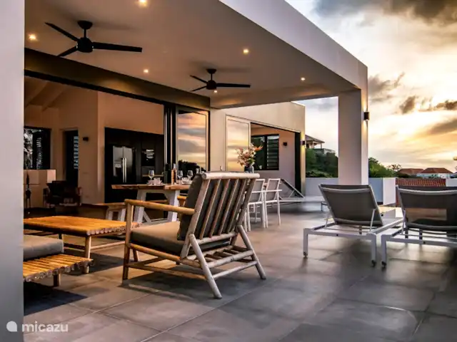 Ocean Sunset Villa | Curaçao, Curaçao-Centre, Blue Bay - villa Porche avec ventilateurs