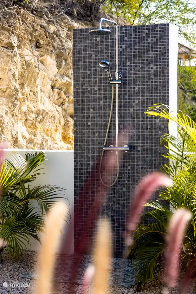 Douche de pluie à l'extérieur