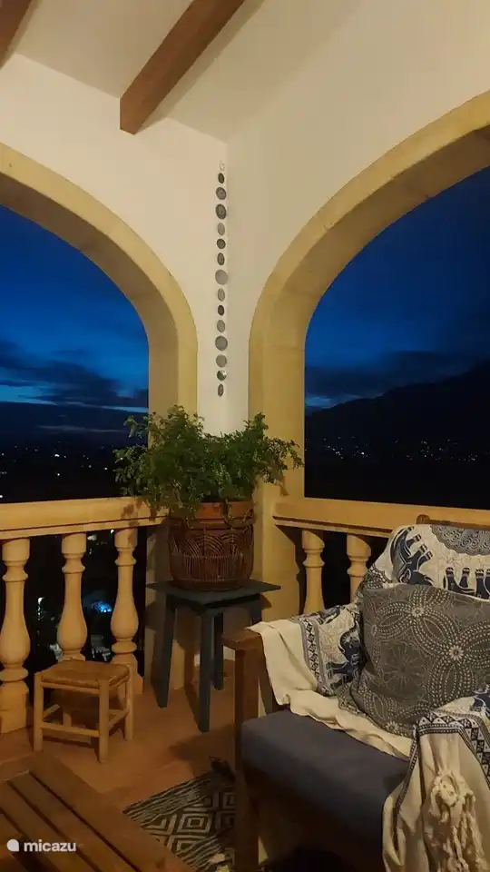 Nook sur la Naya le soir.