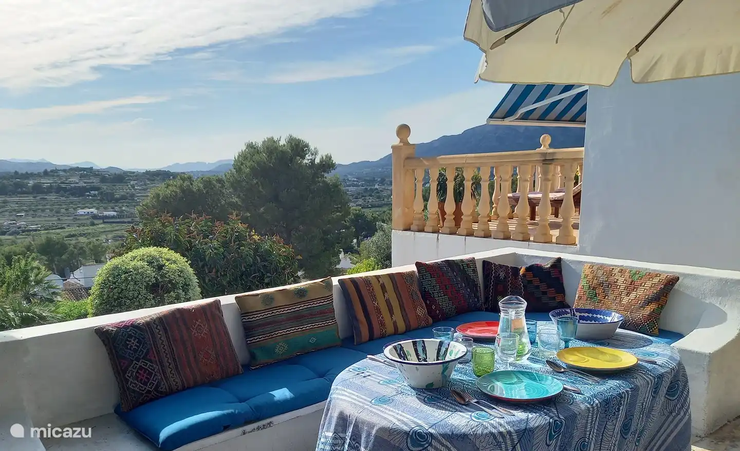 Bel endroit pour manger à l'extérieur, panorama sur la vallée, très privé