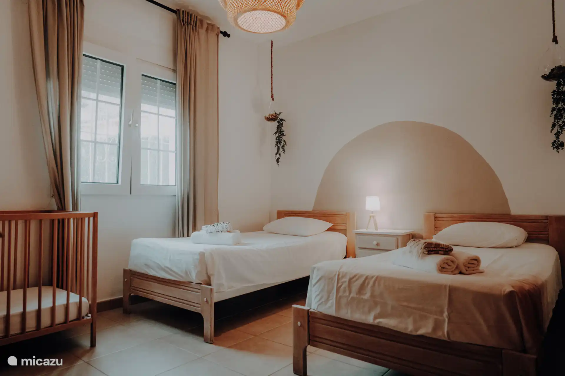 Bergen - Chambre avec lits simples. Il y a aussi un lit de bébé ici