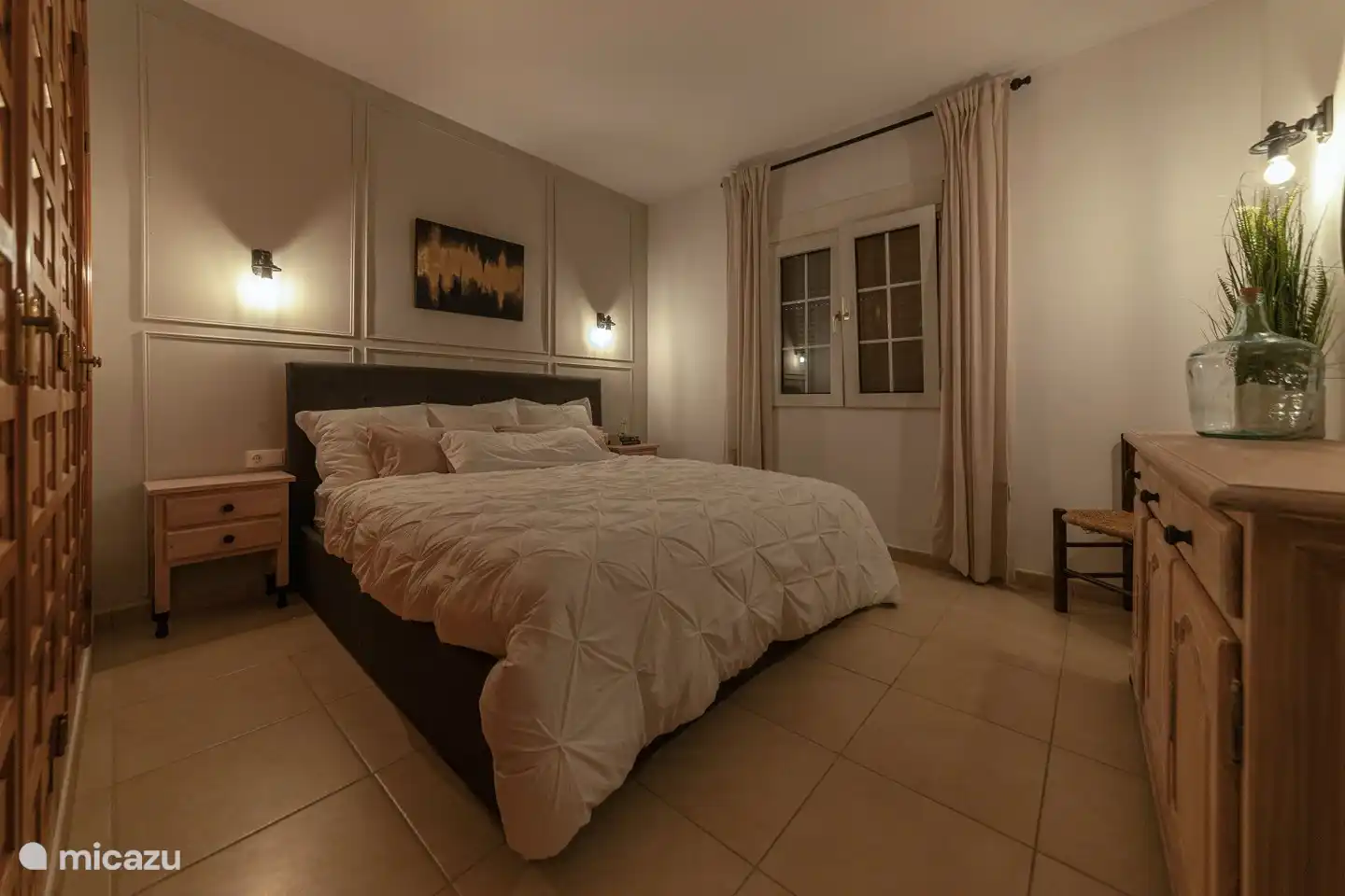 Deze suite kijkt uit over de vallei. Vroeg in de morgen zie je een prachtige zonsopkomst en word je begroet door de vogels en, als ze zich laten zien, de eekhoorns