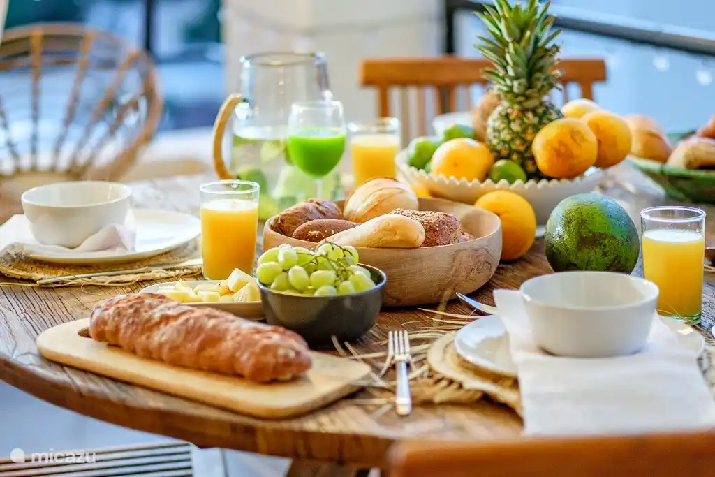 Enjoy your breakfast on the spacious porch