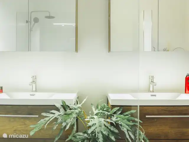 Penthouse met spectaculair uitzicht! huren in Curaçao, Curacao-Midden, Piscadera - penthouse Master bathroom.