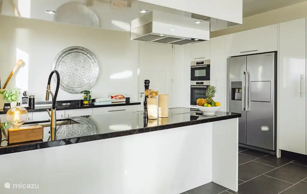 Fully equipped kitchen.