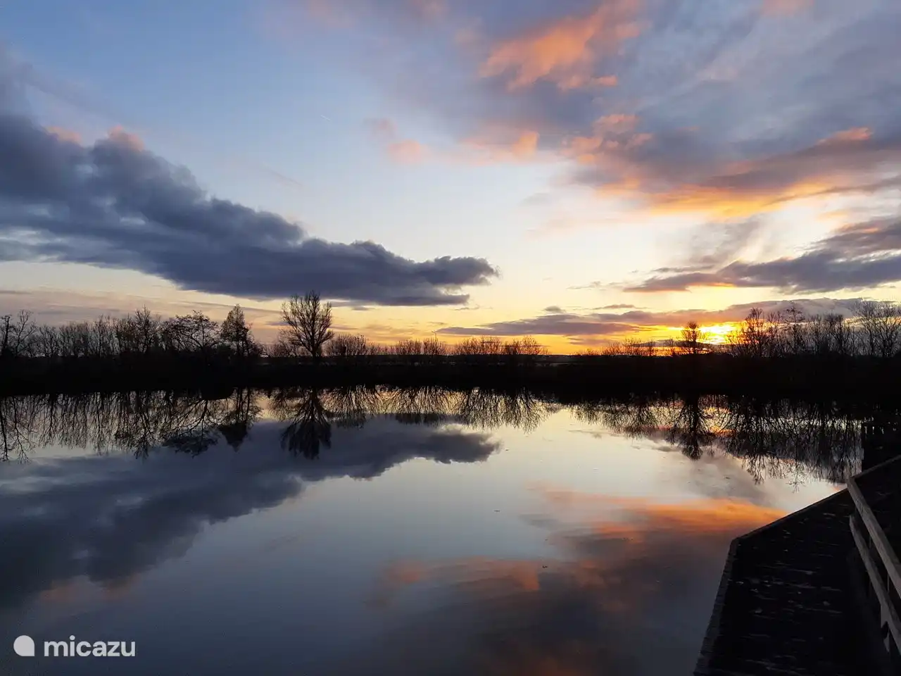 Sonnenuntergang über De Wielen.