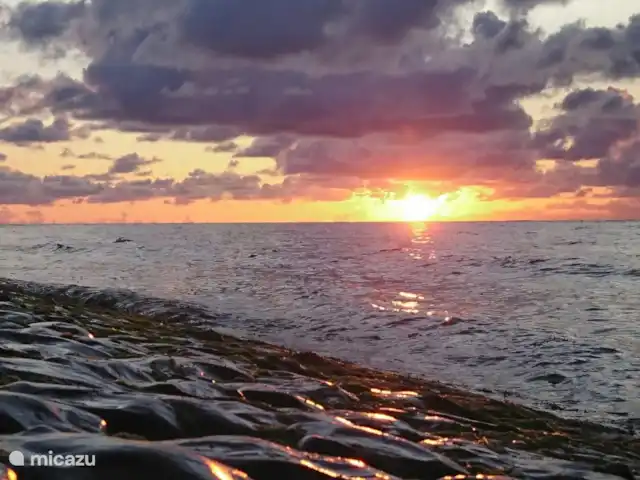 Location de Vacances Pays-Bas, Hollande du Nord, Saint Martin, maison de vacances - Froietoid Les plus beaux couchers de soleil des Pays-Bas se trouvent sur la plage de Petten. Chaque année, les touristes viennent ici pour prendre les plus belles photos.